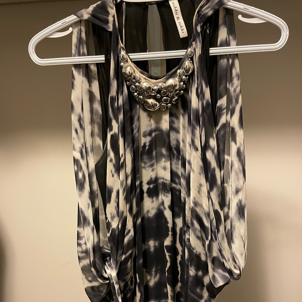 Robbi&Nikki tank top with silver stone choker type neckline. Size S